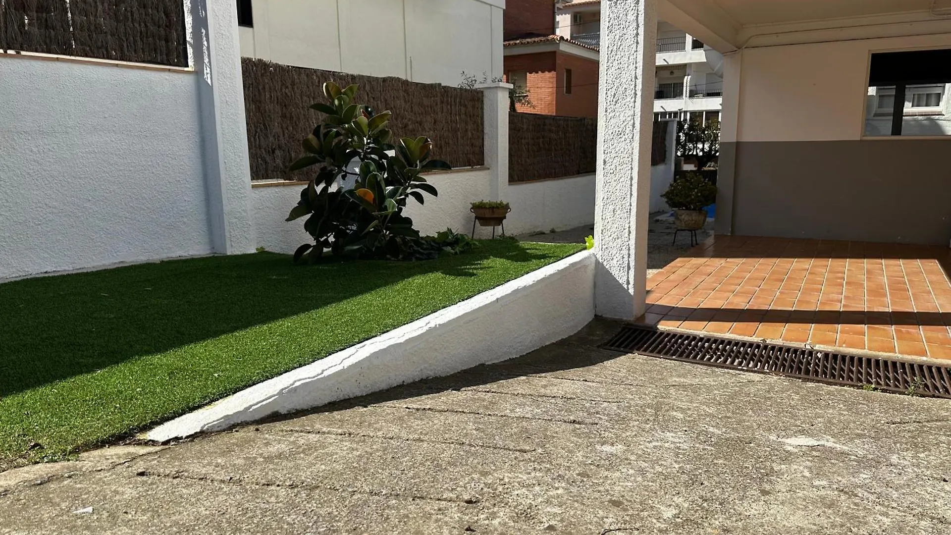 Agi Riu Segre Villa Roses 0*,